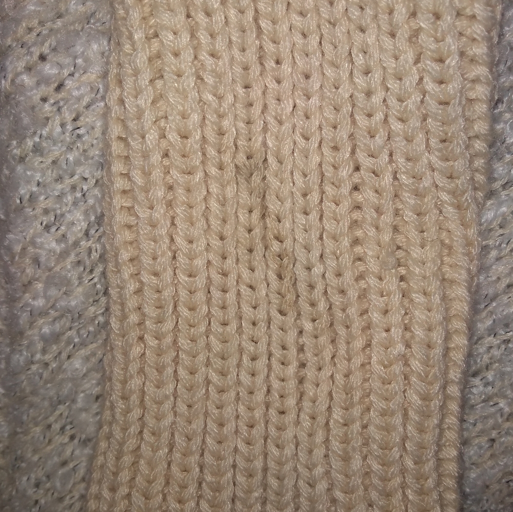 NWT Eclissy Oatmeal Coloured Poncho with Soft White Faux Fur Trim, One-S… - Picture 6 of 11